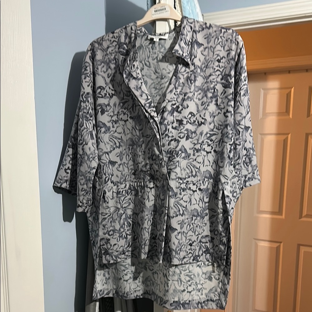 Victor Alfaro blue and gray floral lightweight high low blouse nwot